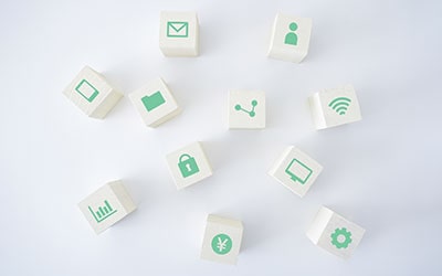 Slack IDと連携して自動通知し、業務を停滞させない